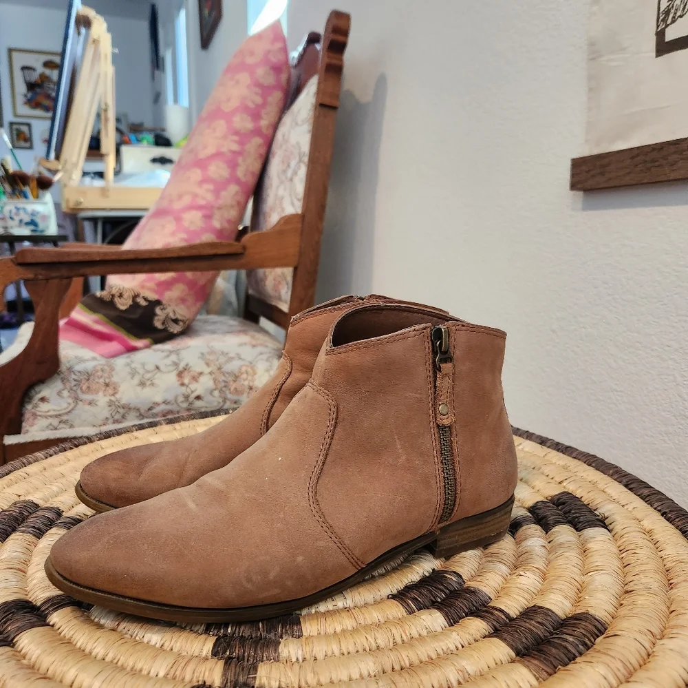ALDO leather almond toe low bootie - Picture 8 of 10